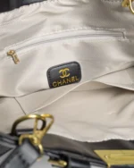 Sac à main Femme en ligne Algérie Chanel Timeless, Type Cabas, Couleur Noir, Fabriqué en Cuir caviar matelassé, Achat sac à main en ligne en Algérie.